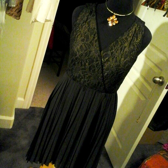 Tip in quietly in a S.L. Dress! - Picture 1 of 4